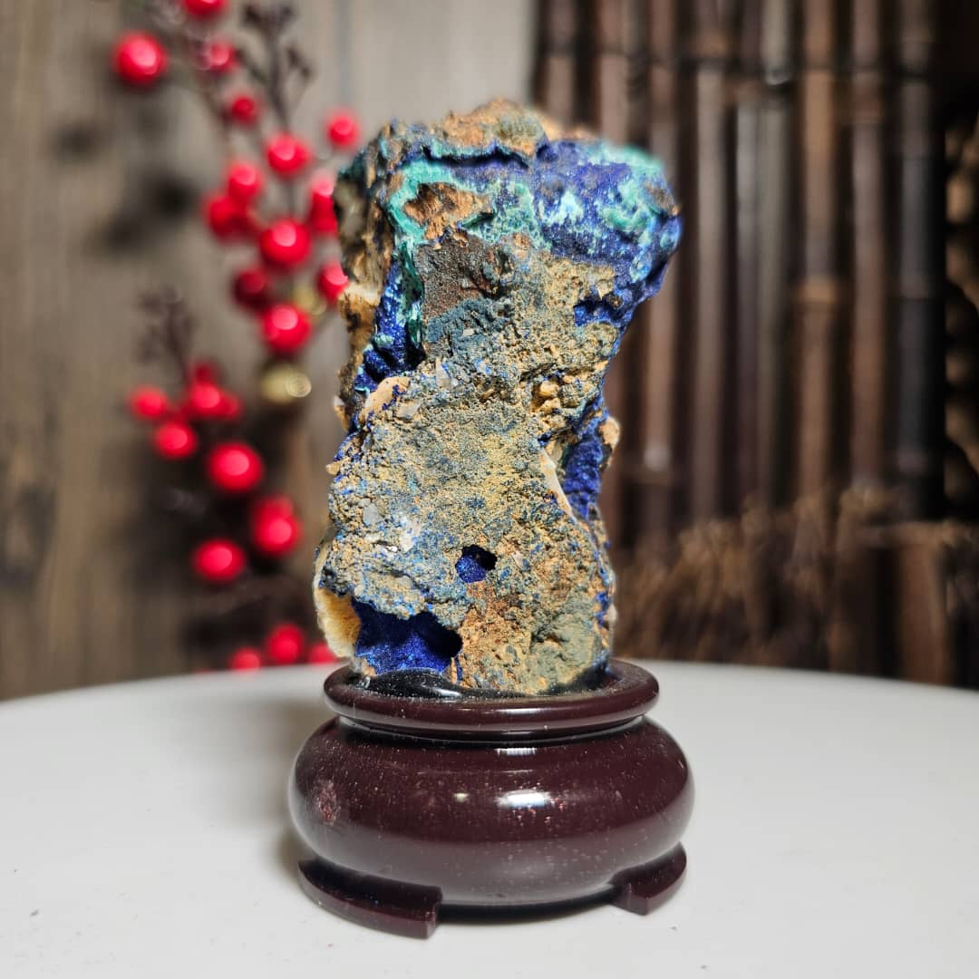 Blue Copper Mineral Coexisting Crystal。